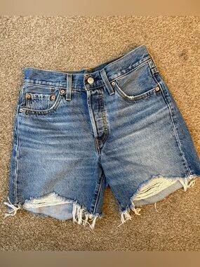 Levi’s 25 Waist 501 Cut-off denim distressed mid-thigh shorts like new high-rise